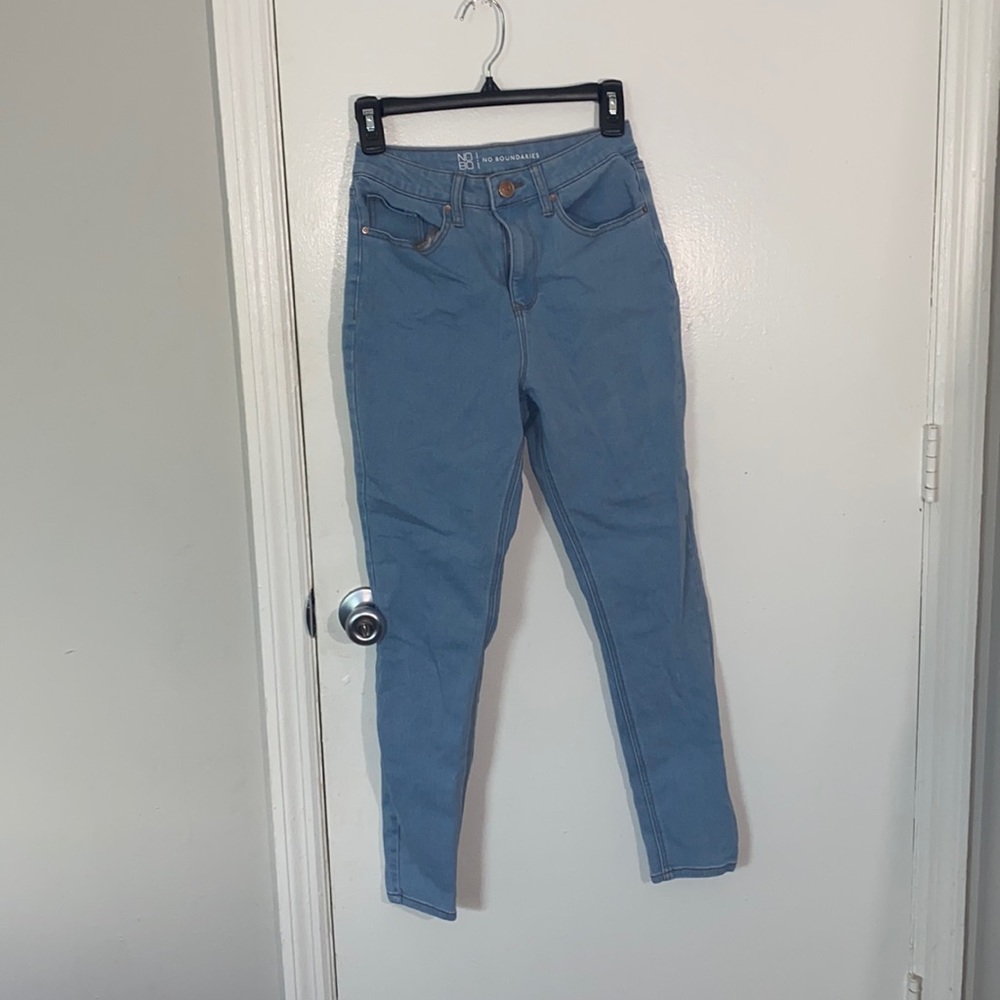 No boundaries blue jeans